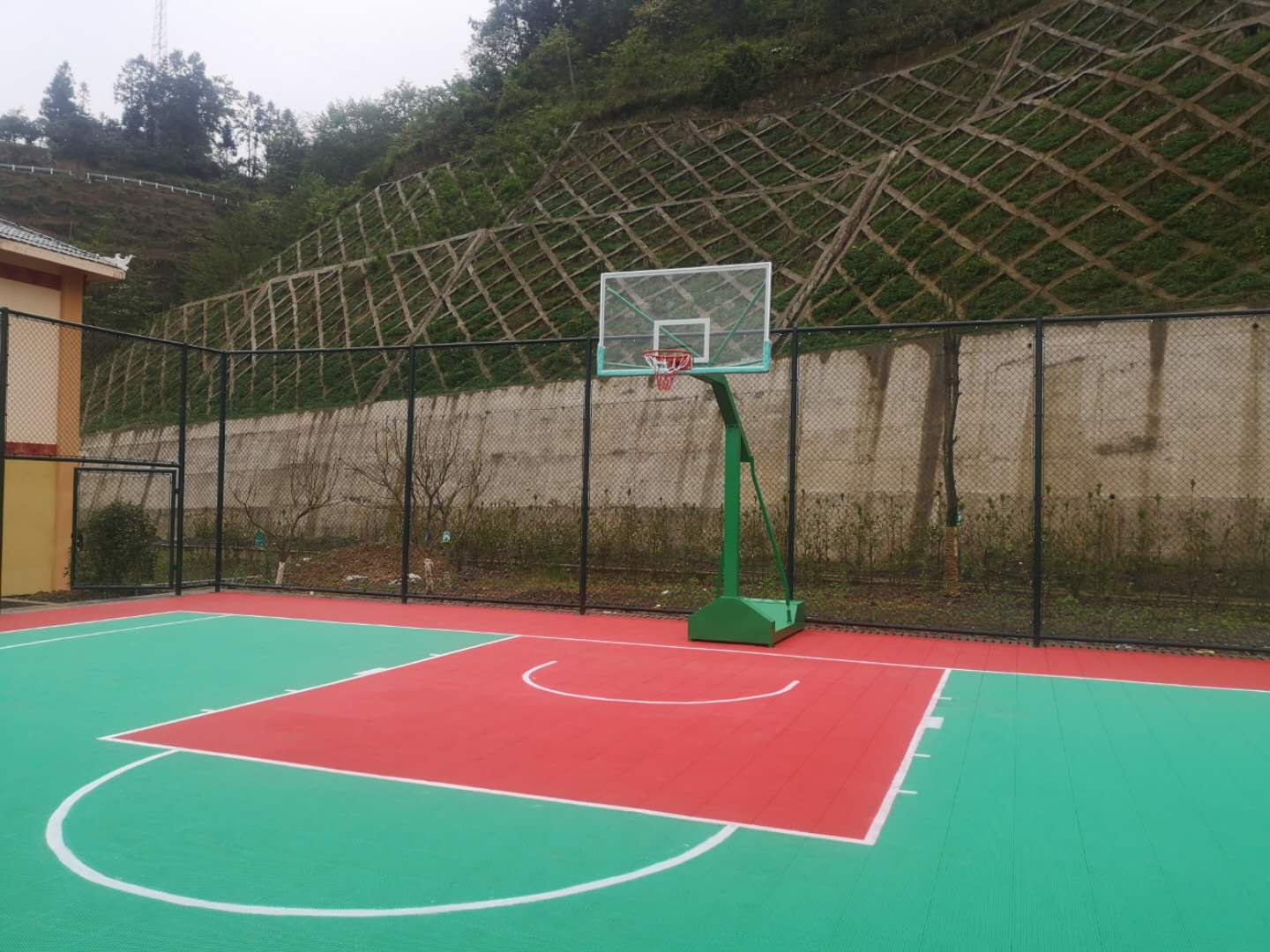 貴州省黔東南三穗德明收費站懸浮地板籃球場